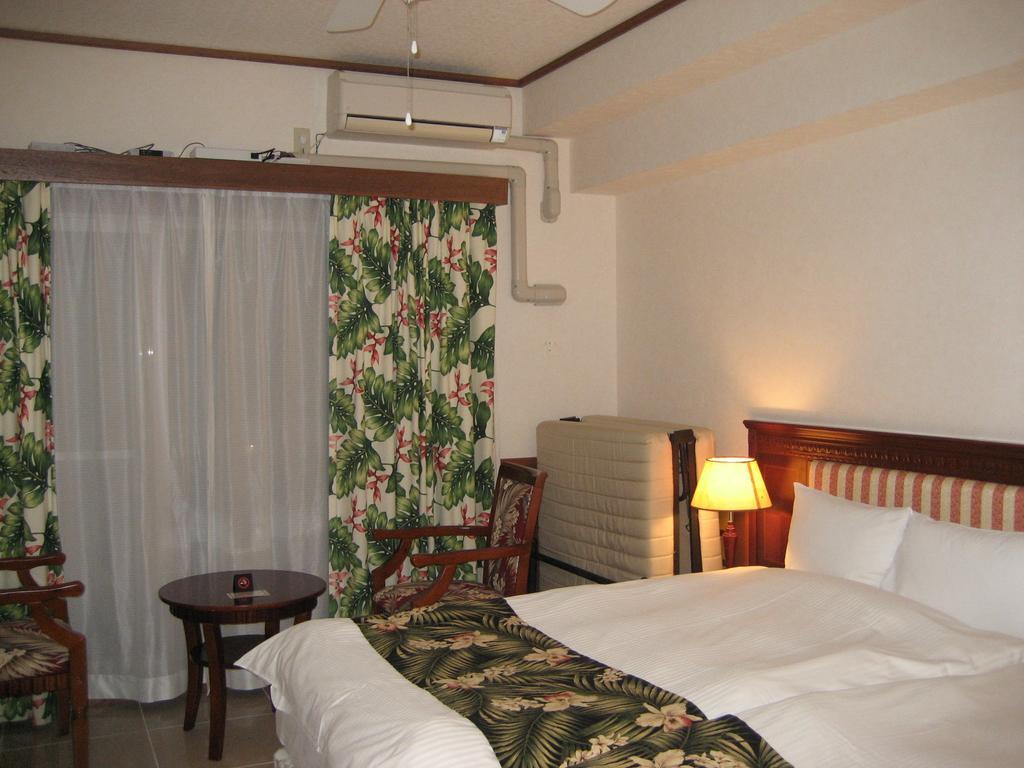 Seaside Hotel The Beach Chatan Phòng bức ảnh